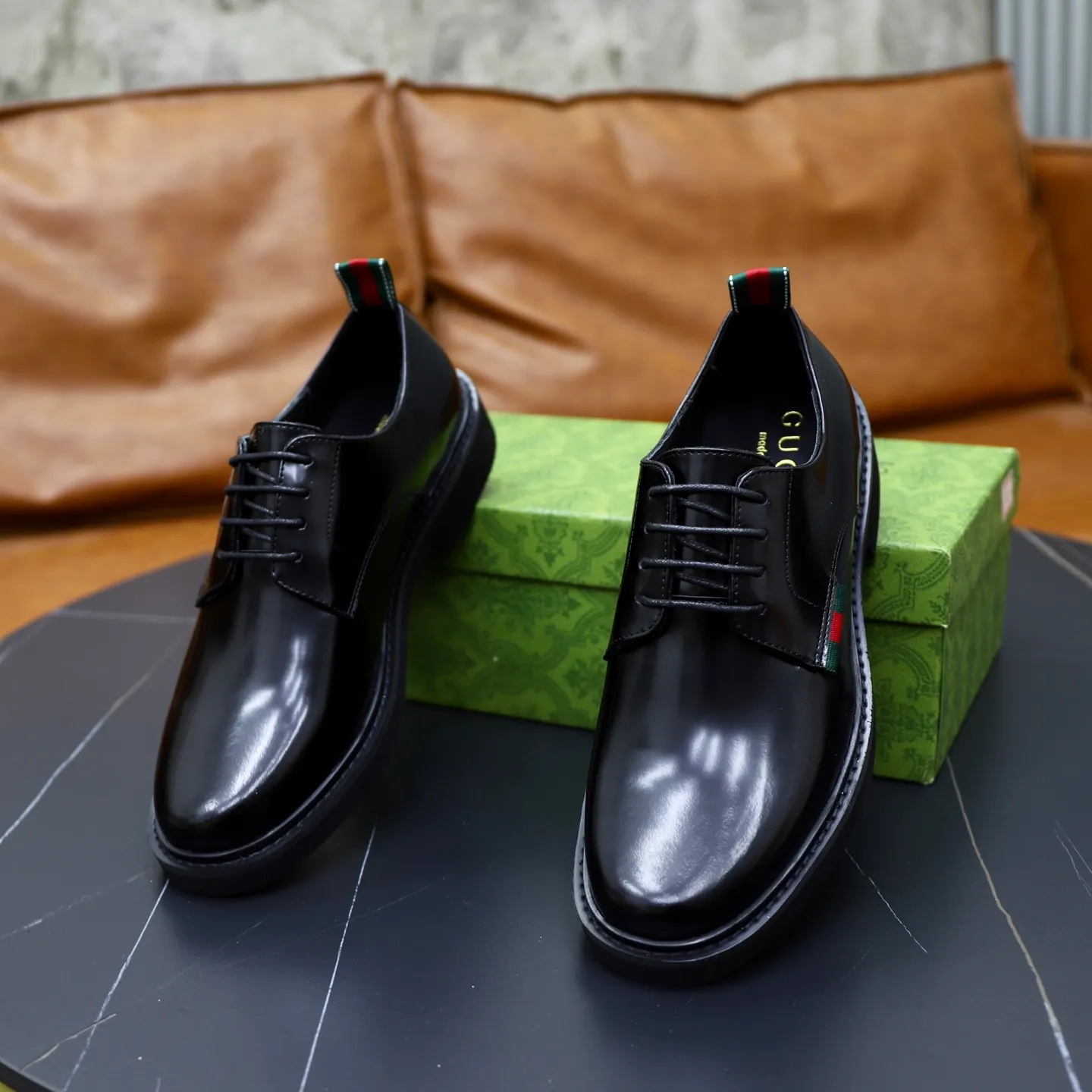 Ex-factory price: 540💰🙅‍♂️🙅‍♂️🙅‍♂️ Brand: GUCCI Standard code: Men's code 38-44 (45 can be customized) Grade: Same style as the official website Original order quality Material: Original cowhide surface Comfortable cowhide lining Original outsole Style category: Men's fashionable casual leather shoes Distinguished big-name luxury elements Top luxury Color: actual picture color